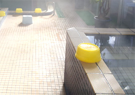 くすり湯、水風呂、サウナもあります。